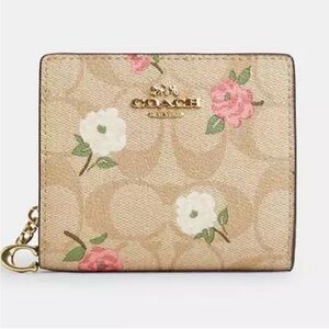 ❤️❤️NWT small snap wallet in signature canvas with floral print/C zipper pull❤️